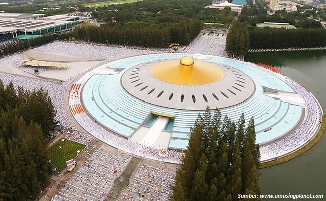 bangunan mirip ufo