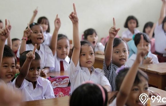 contoh kewajiban anak di sekolah