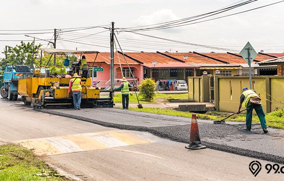 perbaikan jalan dekat rumah