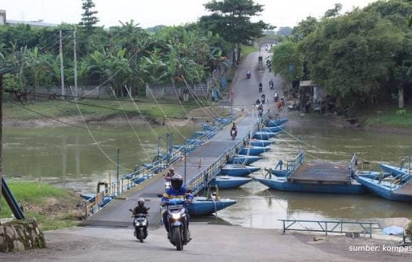 jembatan perahu di karawang