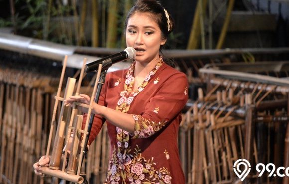 cara memainkan angklung