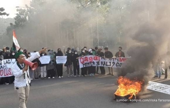 aksi demonstrasi sering bakar ban