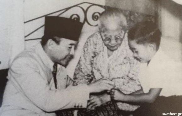 potret soekarno dan sang ibu