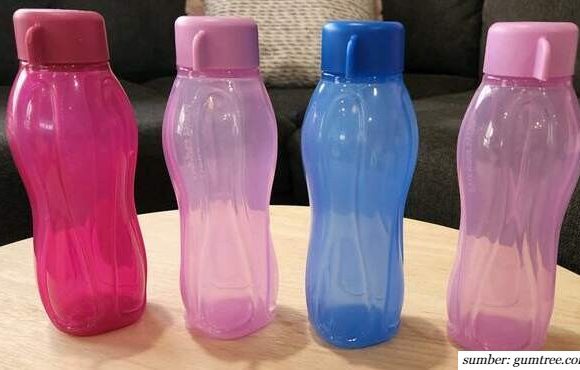 cara membersihkan botol tupperware