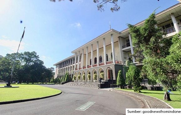 fakultas hukum terbaik di indonesia