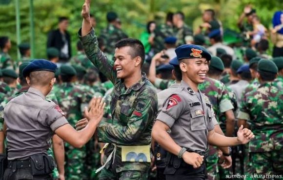 gaji tni vs polisi