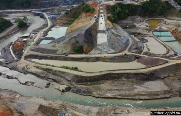 bendungan pertama di maluku