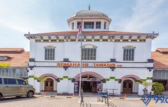 stasiun kereta tertua di indonesia