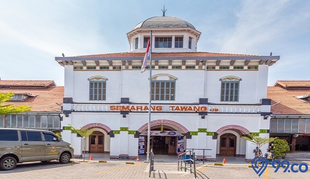 stasiun kereta tertua di indonesia