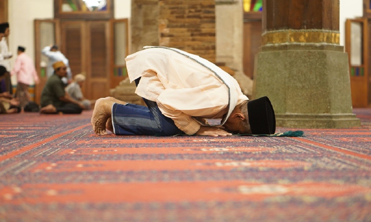 niat sholat jamak takhir maghrib dan isya