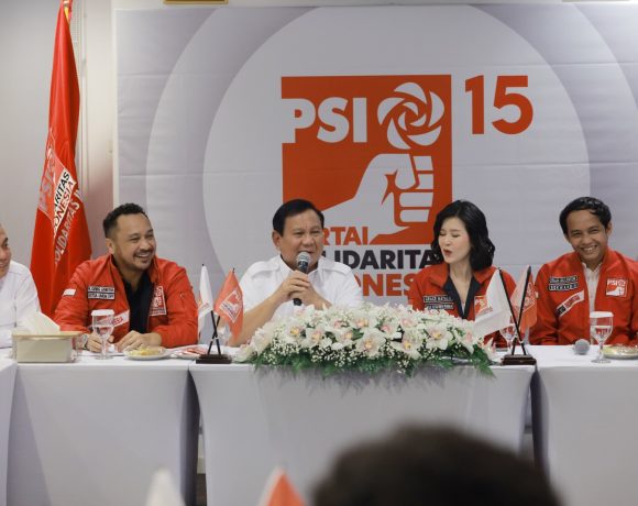 Prabowo Subianto dan kader PSI