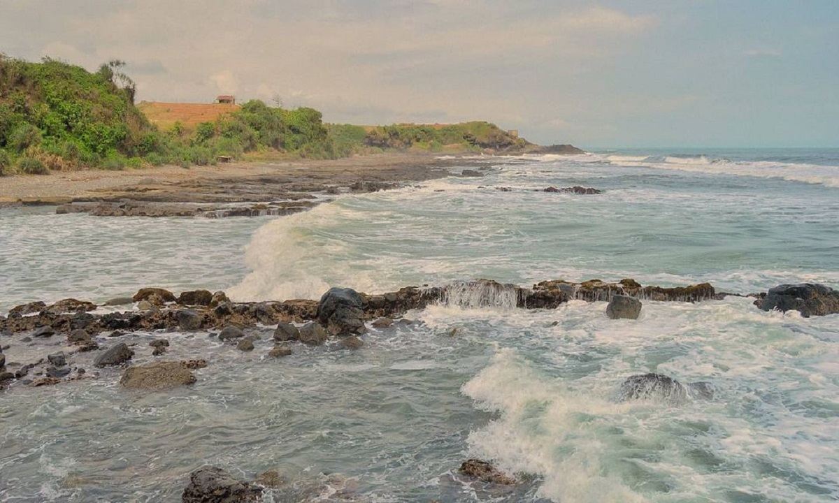 pantai karang tepas