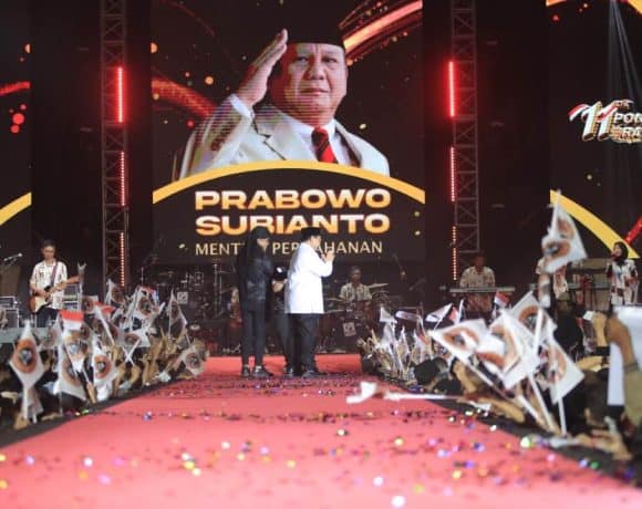 Menhan Prabowo hadir di Milad ke-11 Ponpes Ora Aji