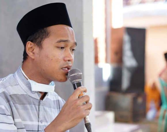 lirik sholawat qomarun