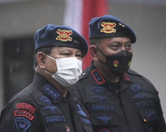 polisi berada di bawah presiden