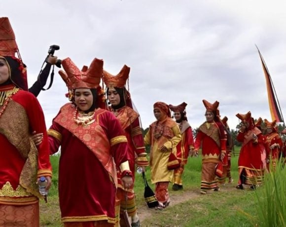 Contoh Bahasa Minang dan Artinya