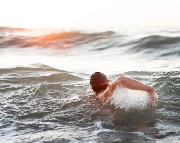 mimpi berenang di laut