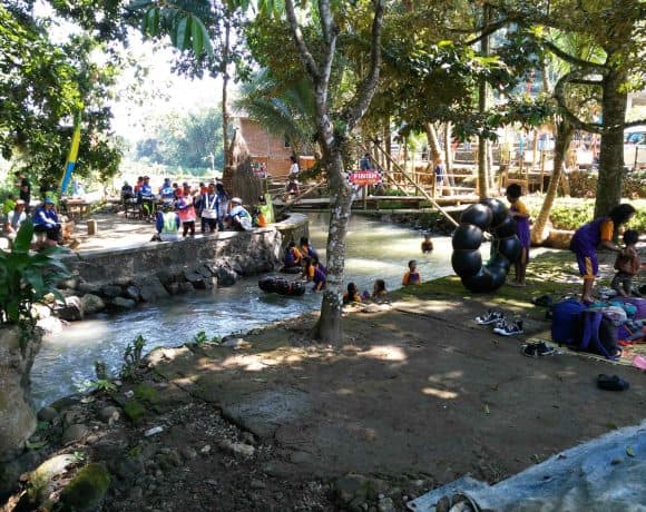 Waterpark Kolam Renang Karanganyar