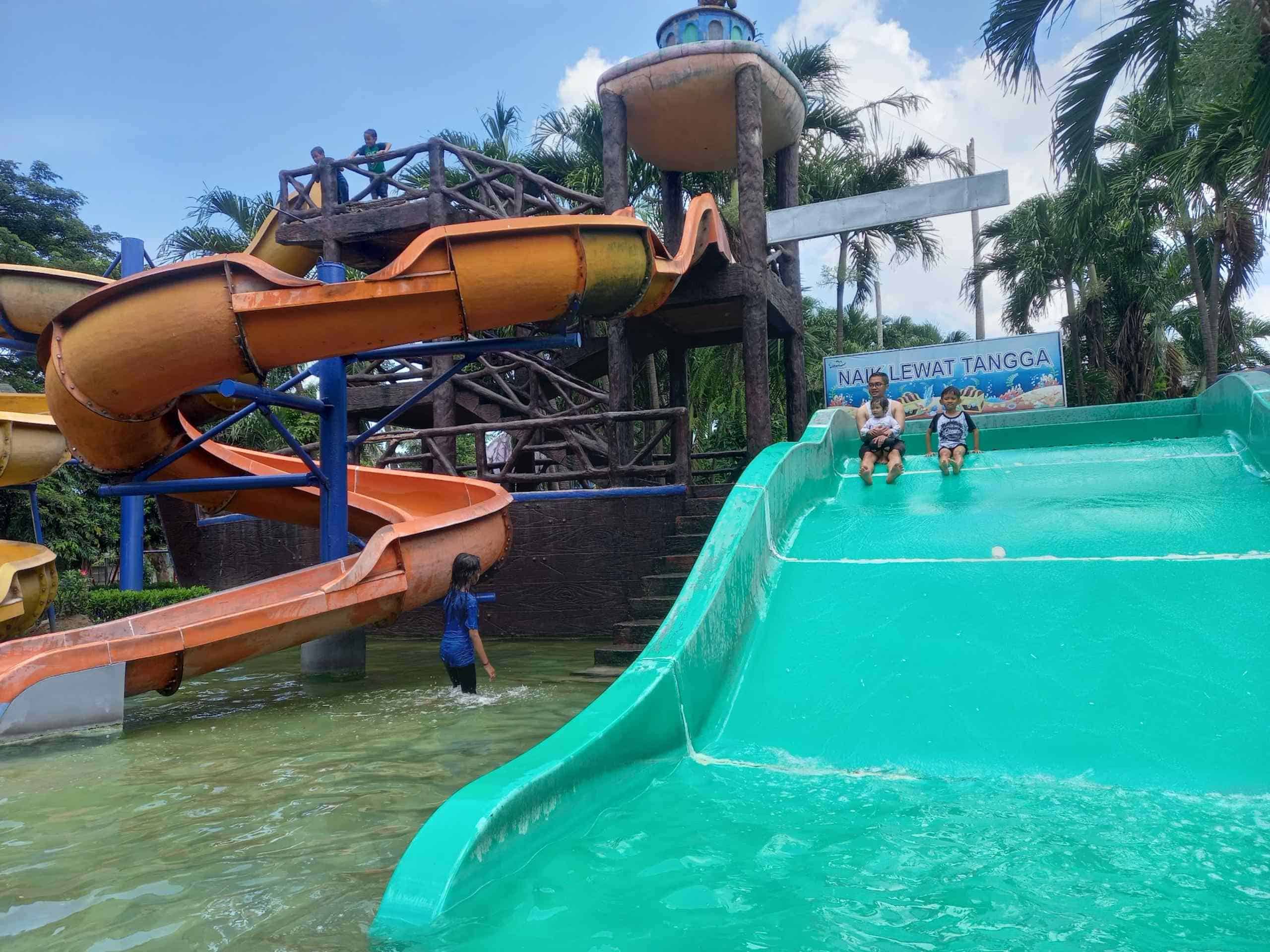 Waterpark Kolam Renang Mojokerto