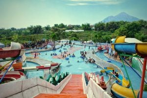 Waterpark Kolam Renang Pacet