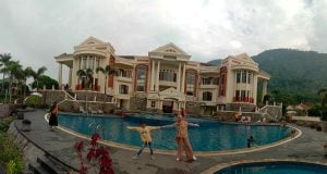 Waterpark Kolam Renang Trawas